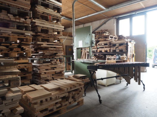 Trewit Werkstatt mit Holzbestand